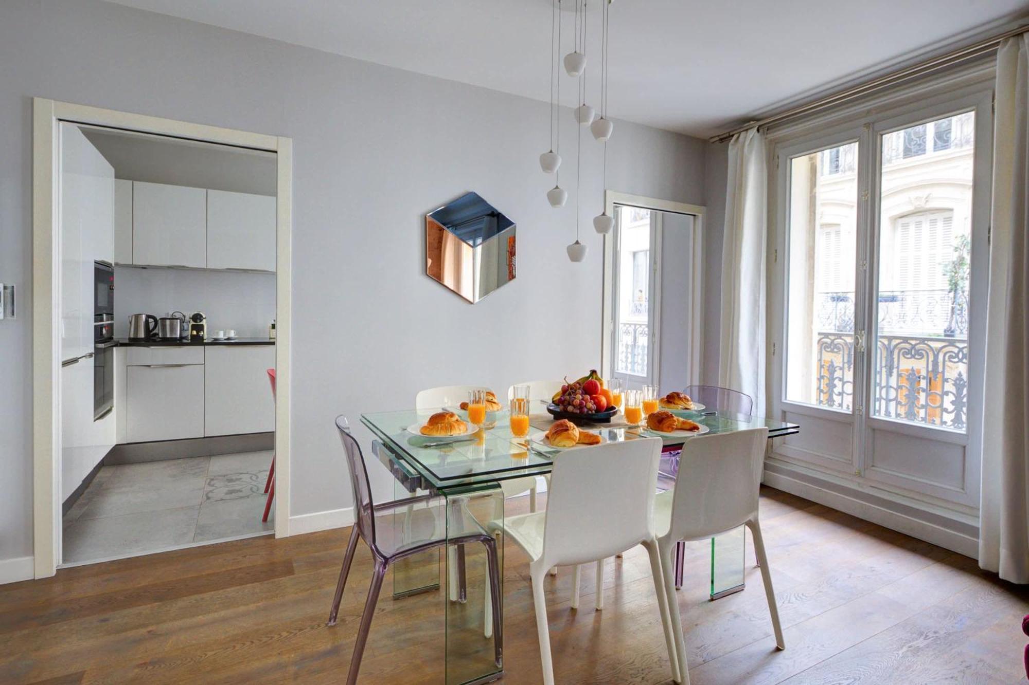 Appartement Arc De Triomphe & Theatre Marigny - 3br - Cityapartmentstay Parijs